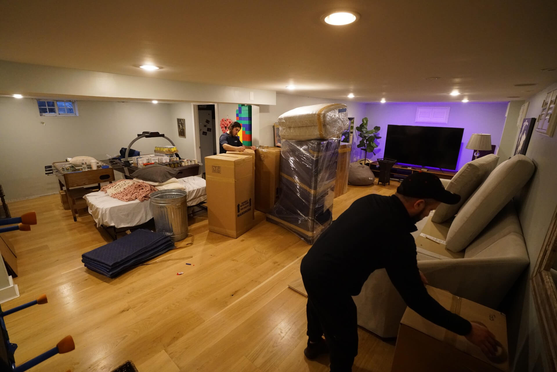 Residential movers in Roxbury Crossing Ma Same Or Next Day Last Minute MOVERS